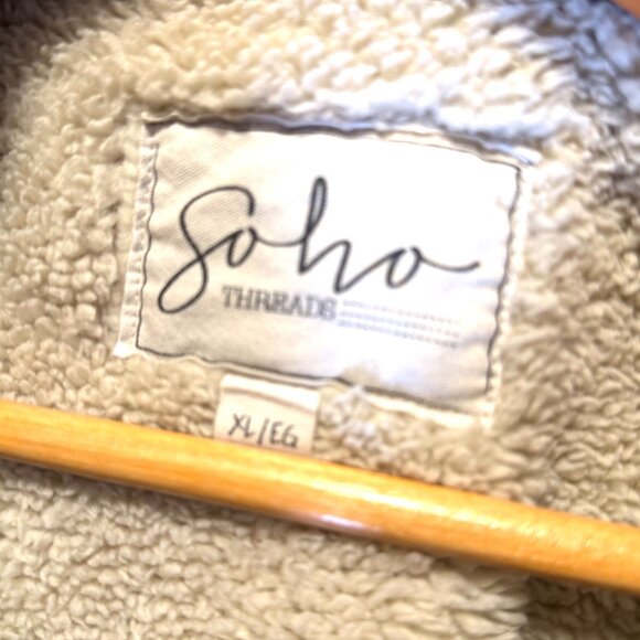 Soho Threads Women's Sherpa Lined Shirt Jacket, True Red XL - Like NEW - Picture 3 of 3